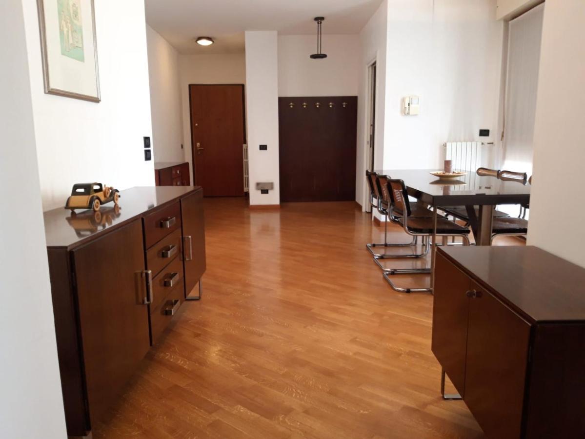 Bedandbreakfast Eni Torri Lombarde San Donato Bbqueen San Donato Milanese Exterior photo