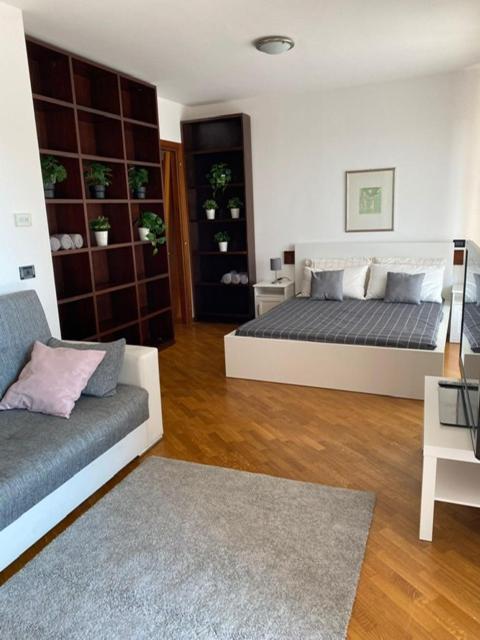 Bedandbreakfast Eni Torri Lombarde San Donato Bbqueen San Donato Milanese Exterior photo