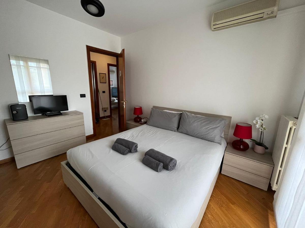 Bedandbreakfast Eni Torri Lombarde San Donato Bbqueen San Donato Milanese Exterior photo