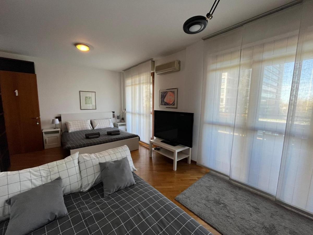 Bedandbreakfast Eni Torri Lombarde San Donato Bbqueen San Donato Milanese Exterior photo
